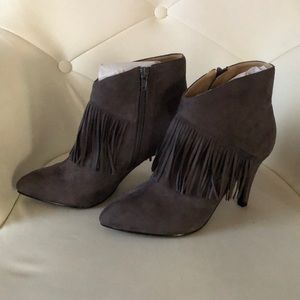 🚨 SOLD ... Gray Suede Bellini Fringe Booties